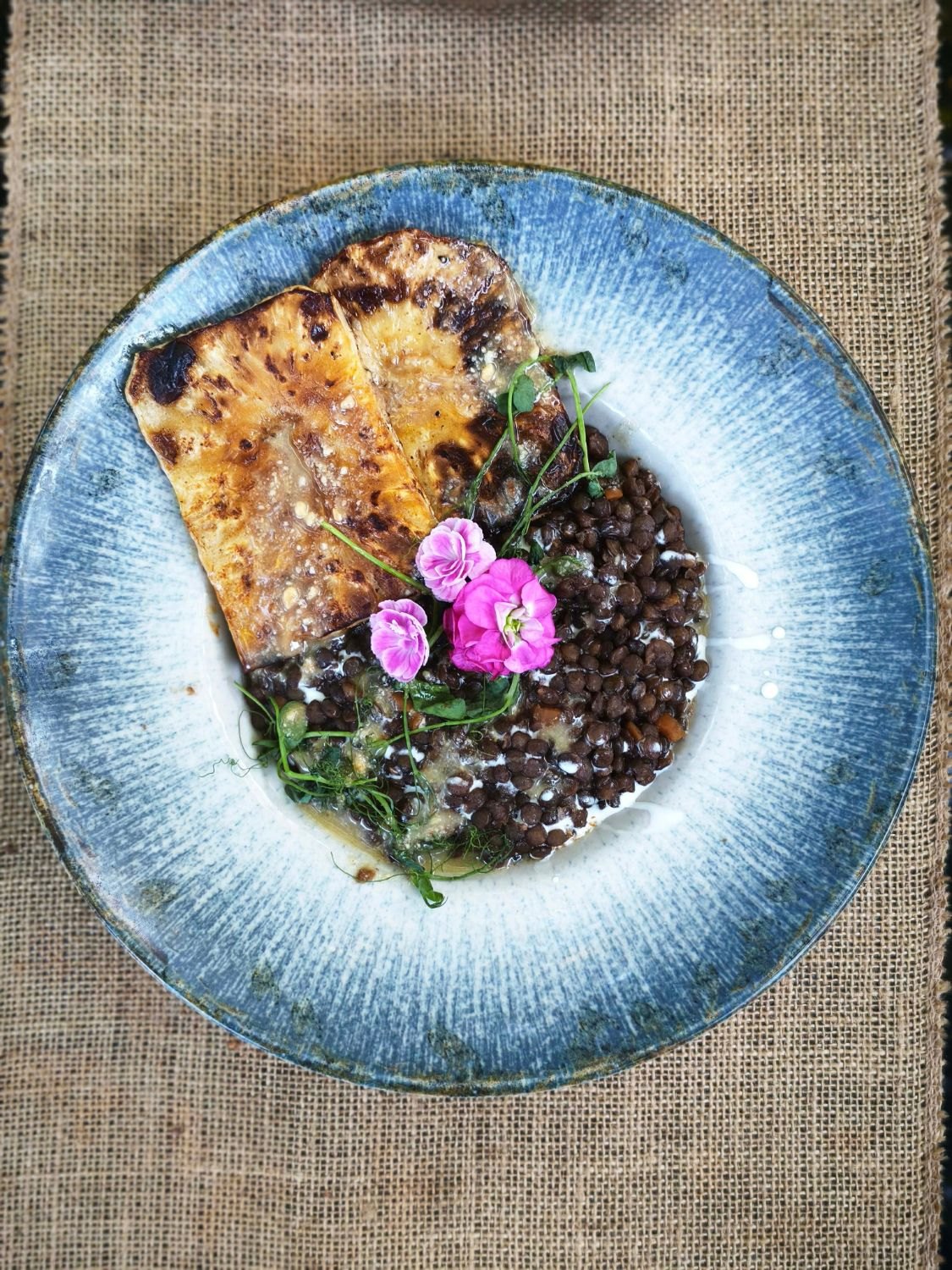 Kemencés zellersteak beluga lencseraguval